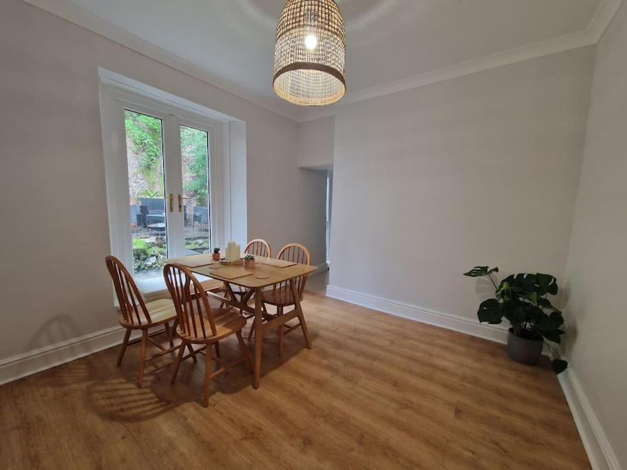 Lovely Seafront Apartment With Garden Swansea Buitenkant foto